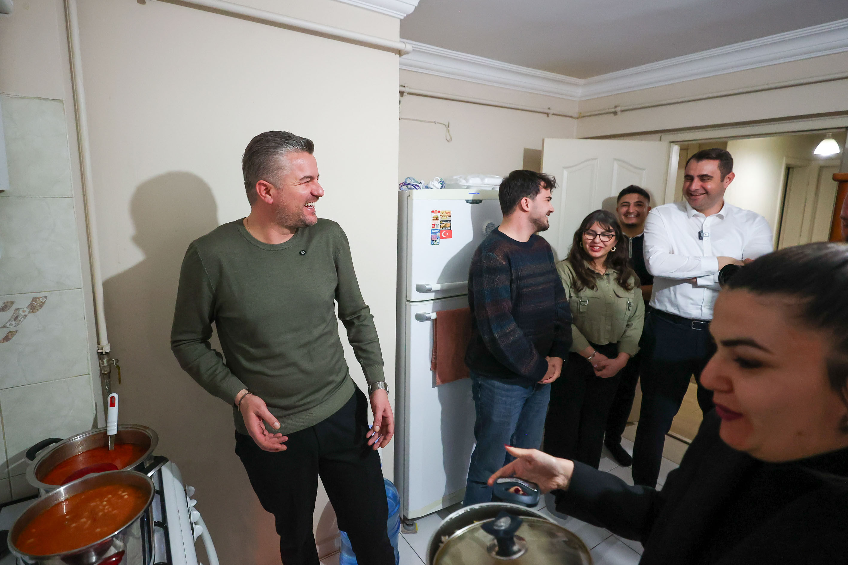 Chp Liderleri Buca’da Gençlerin Sofrasına Konuk Oldu (6)