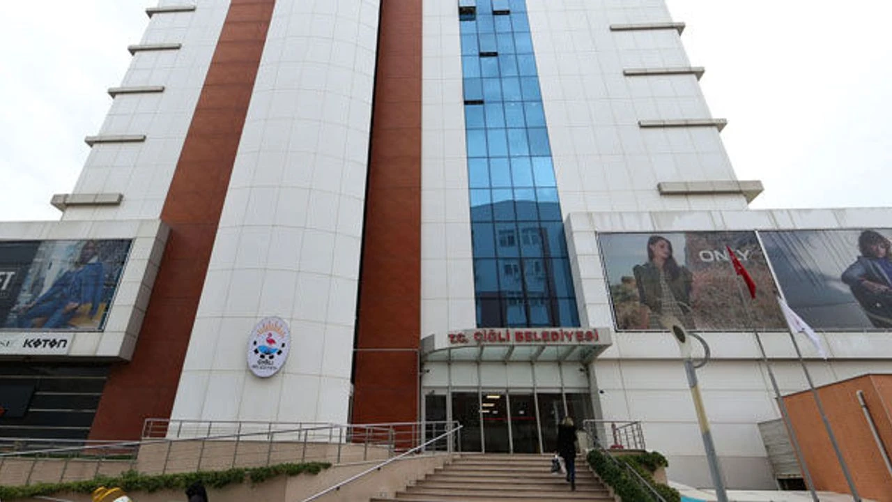 Çiğli’de başkan yardımcıları istifa etti!
