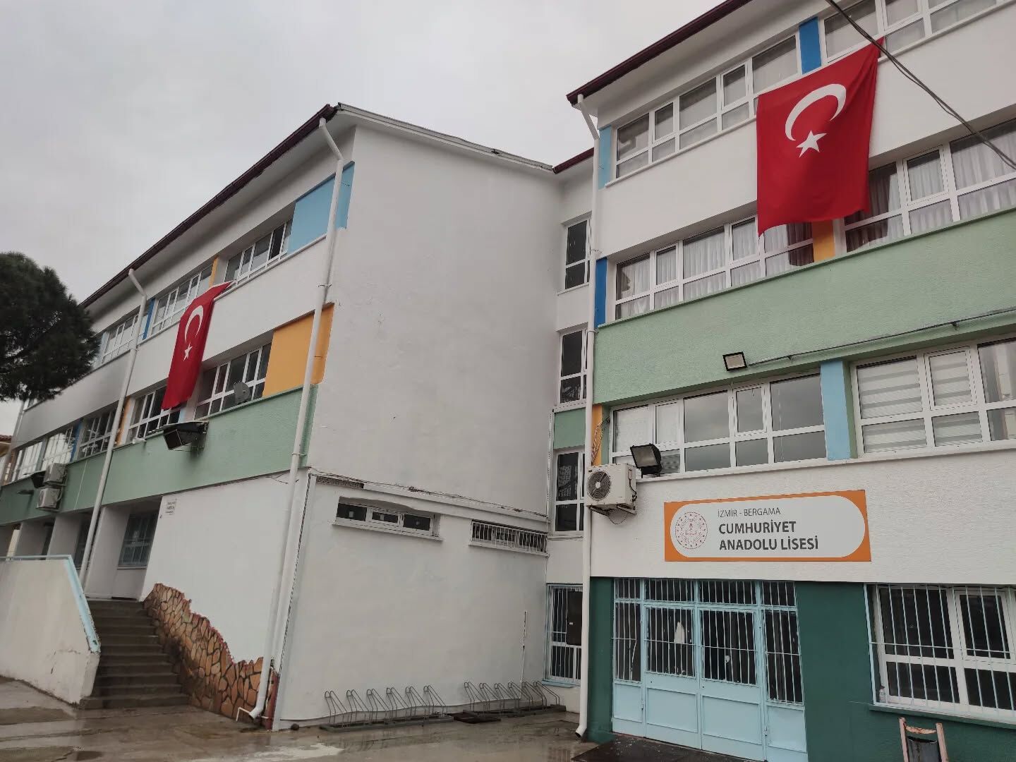 Cumhuriyet Anadolu Lisesi’nde Bayrak Sevgisiyle Kenetlenen Yürekler