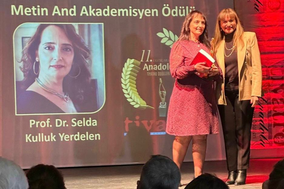 Deü'lü Akademi̇syene Uluslararasi Onur (1)