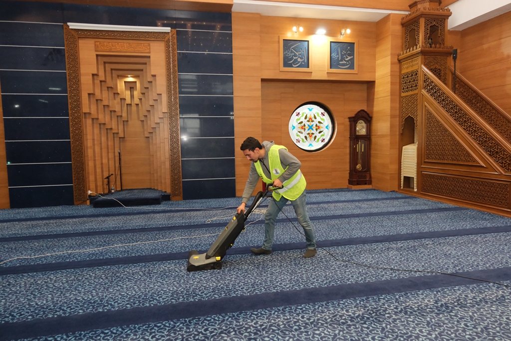 Dikili Belediyesi, Ramazan Ayı Öncesinde Ilçe Genelindeki Camilerde Temizlik Çalışmalarını Hızlandırdı. (2)