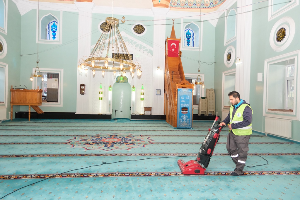 Dikili Belediyesi, Ramazan Ayı Öncesinde Ilçe Genelindeki Camilerde Temizlik Çalışmalarını Hızlandırdı. (4)