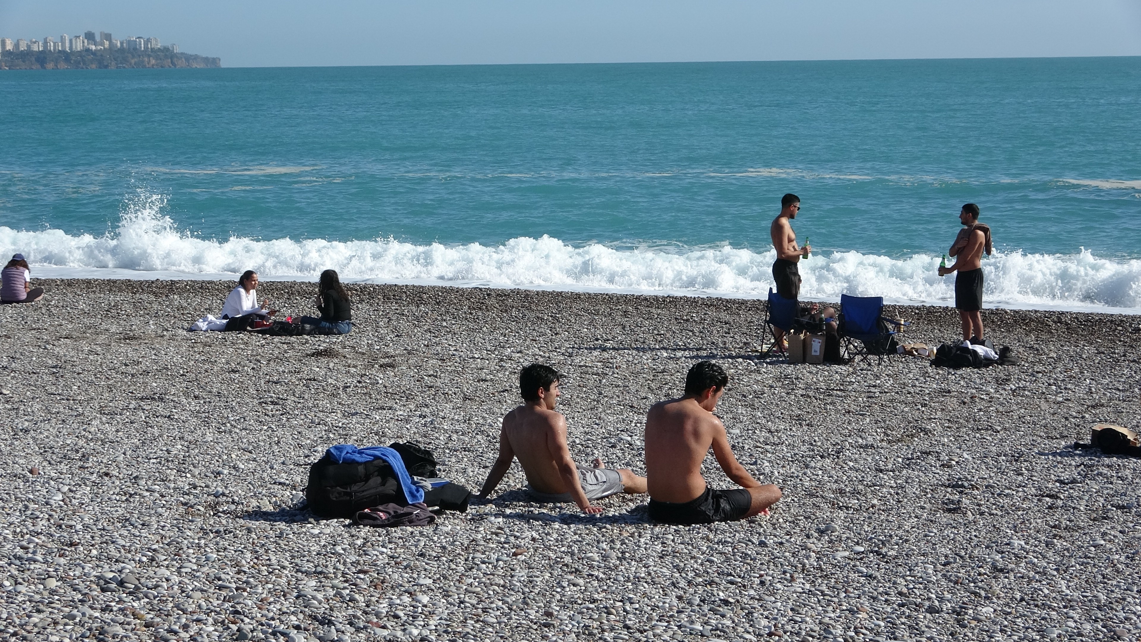 Dün Fırtına Vardı, Bugün Yaz Geldi Antalya’da 17 Dereceyi Gören Sahile Koştu! (2)