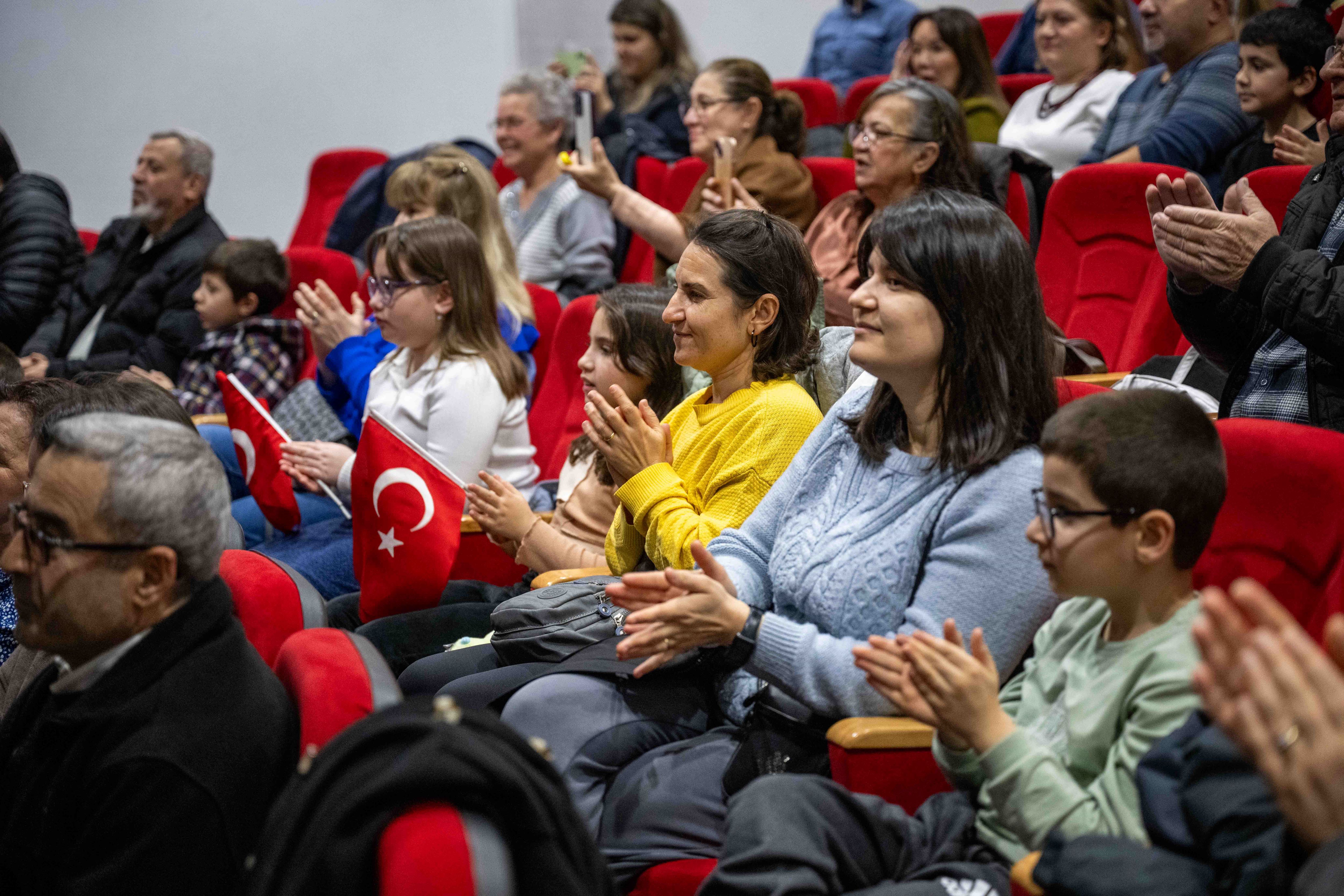 Efsane Şarkılar Bornova’da Yeniden Hayat Buldu (2)