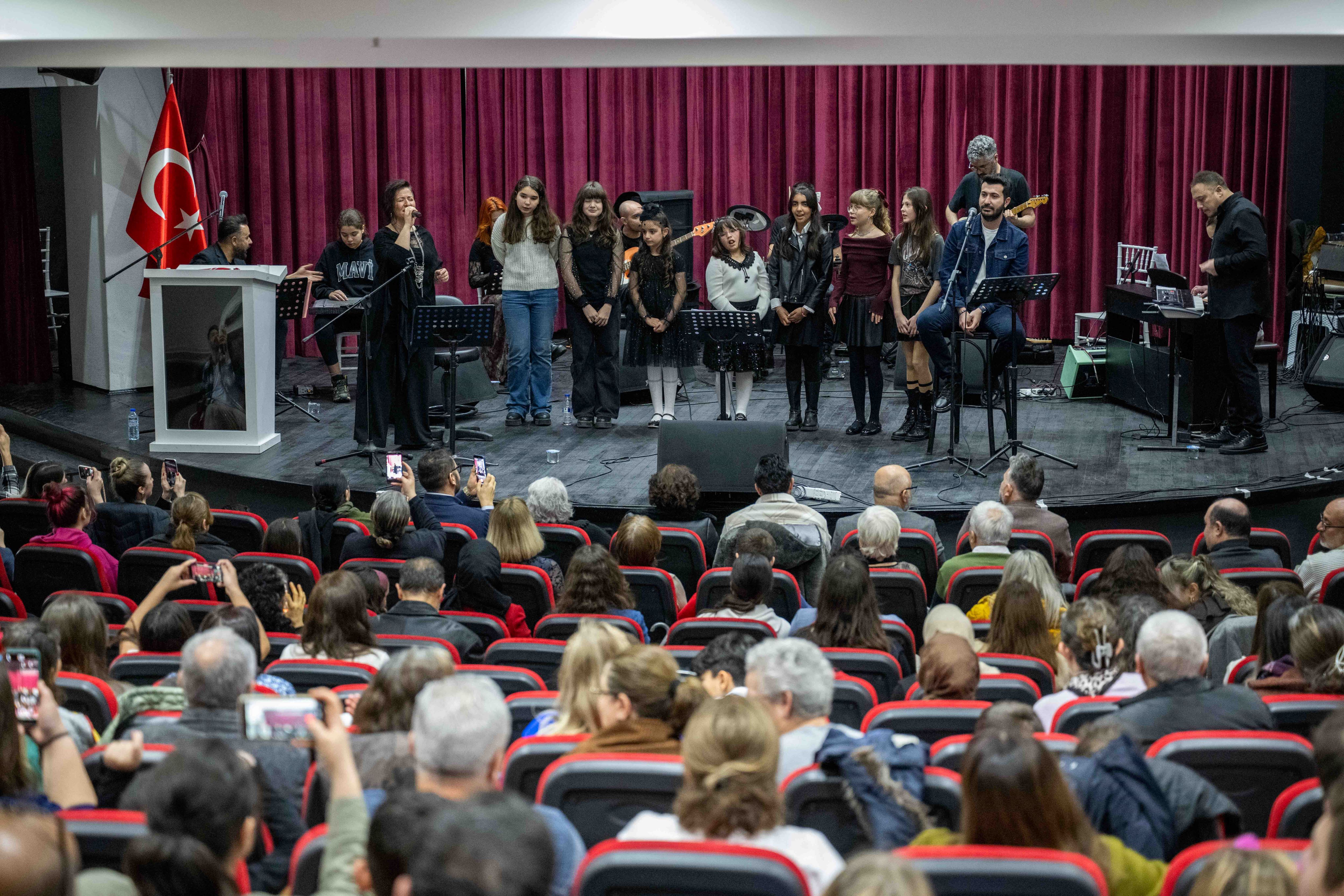 Efsane Şarkılar Bornova’da Yeniden Hayat Buldu (4)