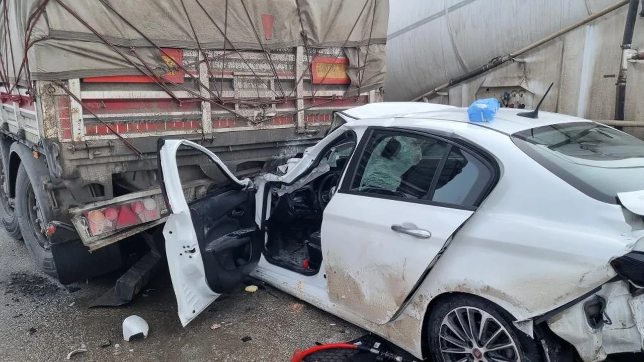 Erzurum'da Araçlar Sisli Yolda Birbirine Girdi! Çok Sayıda Yaralı Var2