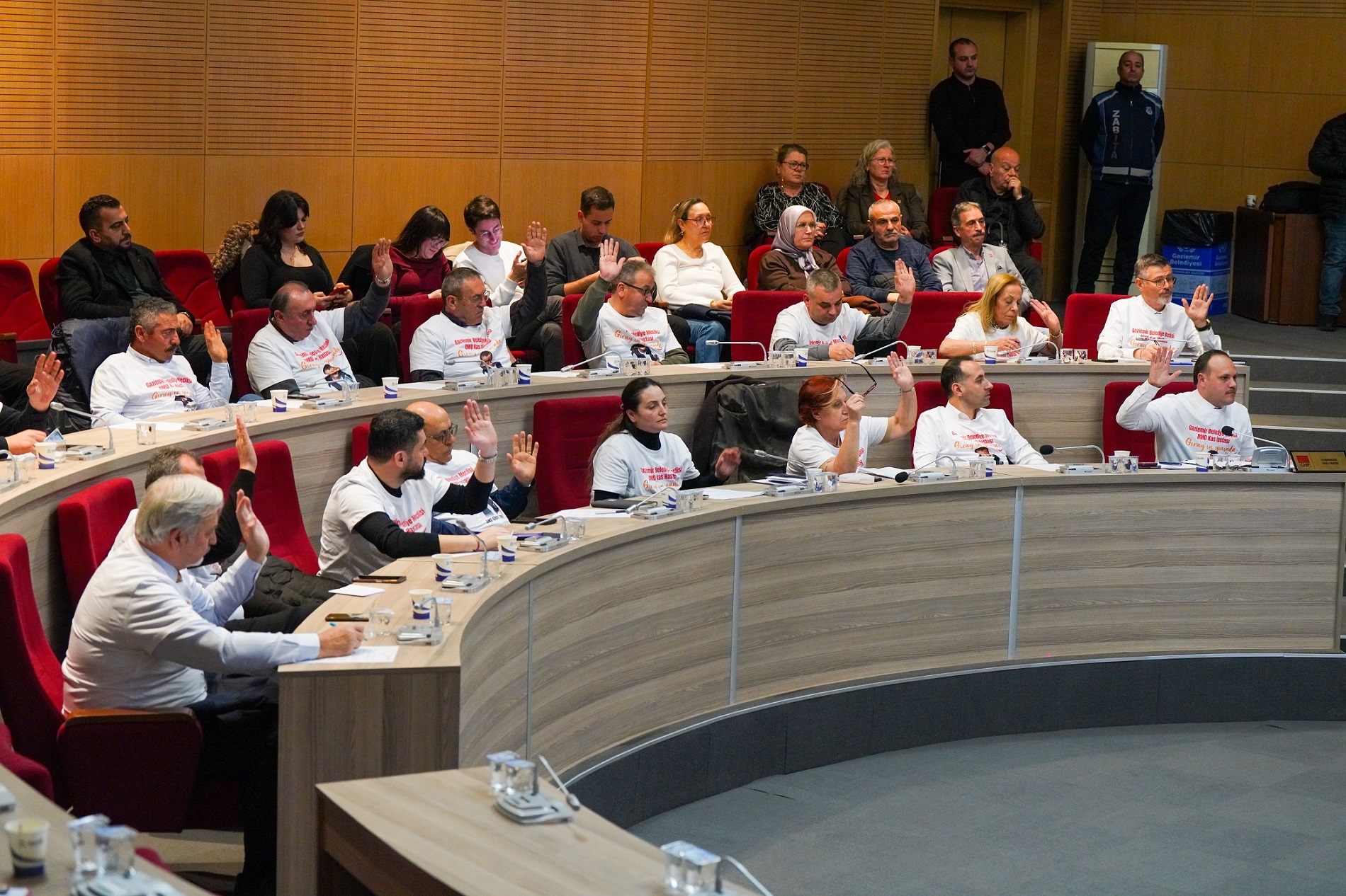 Gaziemir Belediye Meclisinden Dmd Hastası Giray’a Yardım Çağrısı (5)