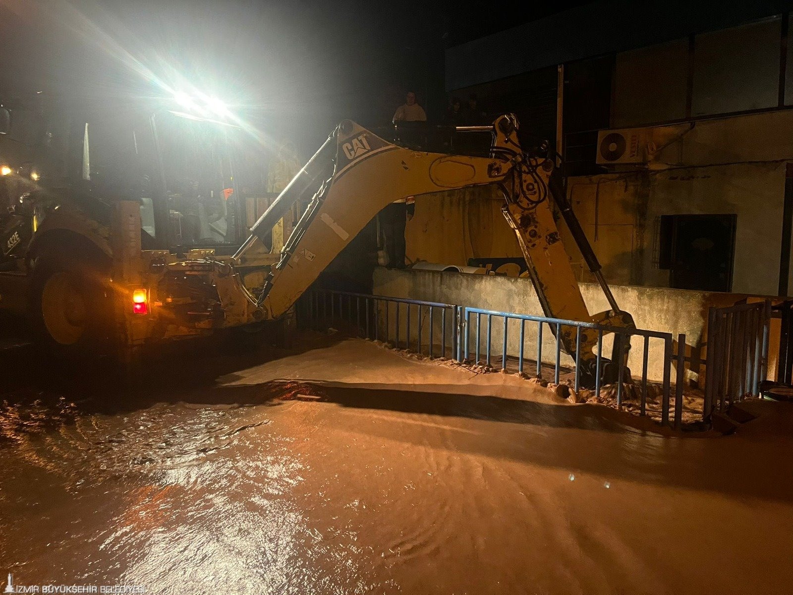 İzmir, 6 Günde Şubat Ayı Ortalamasını Aştı 22