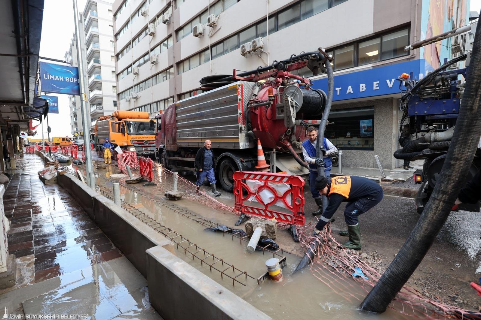 İzmir Büyükşehir Belediyesi Sahada 11