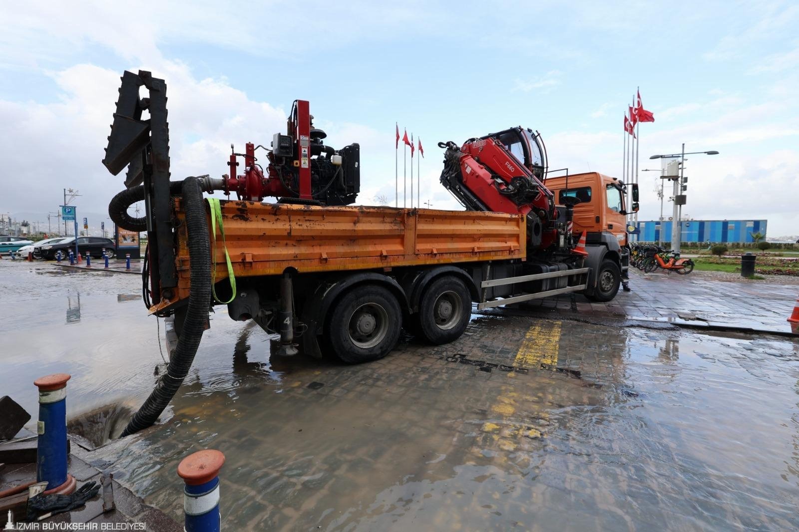 İzmir Büyükşehir Belediyesi Sahada 22