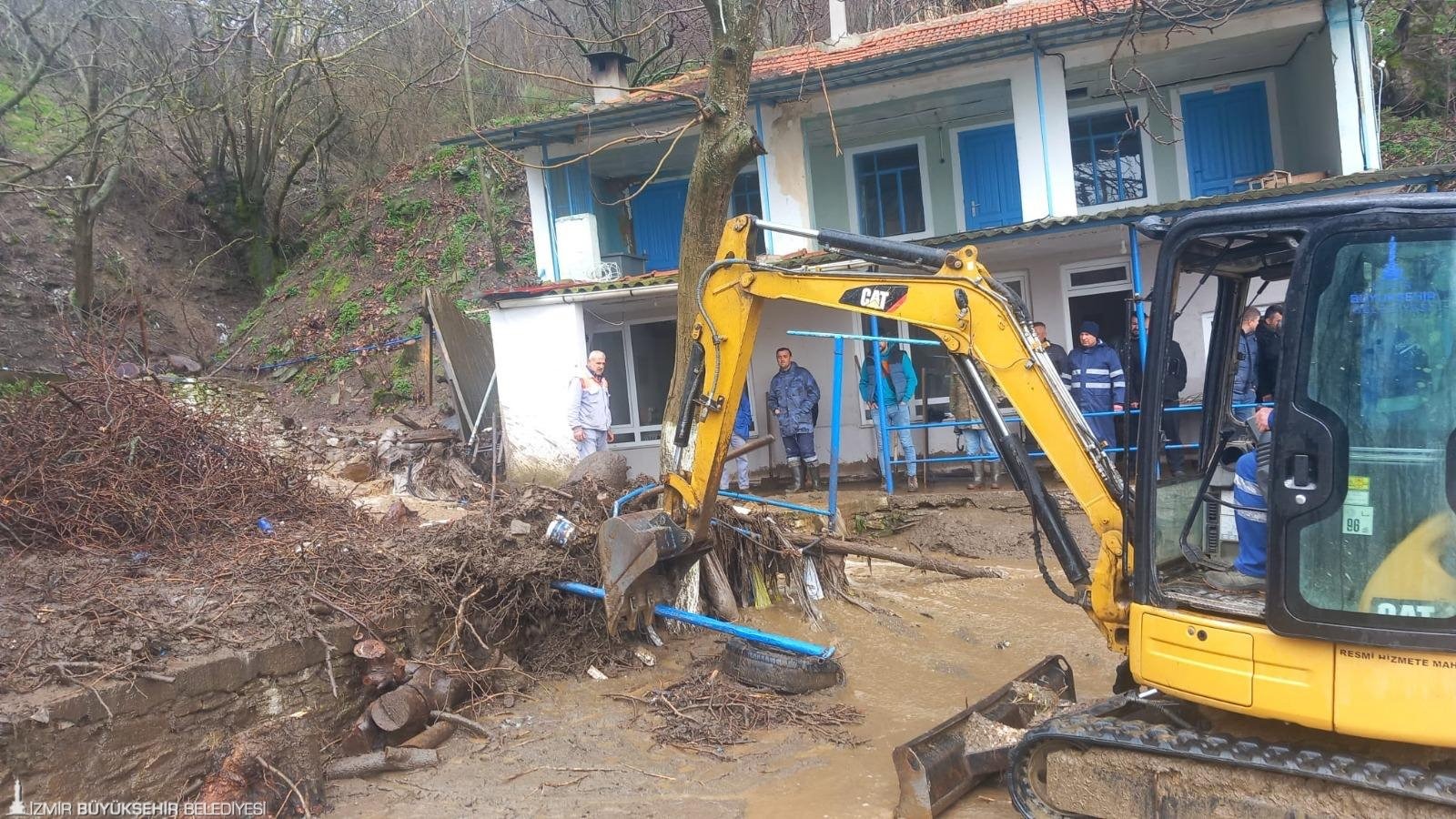 İzmir Büyükşehir Belediyesi Sahada 33