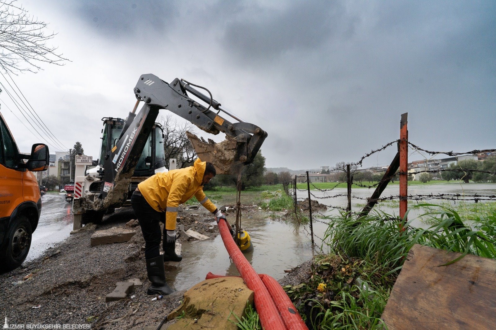 İzmir Büyükşehir Belediyesi’nin Yağış Seferberliği Sürüyor 33