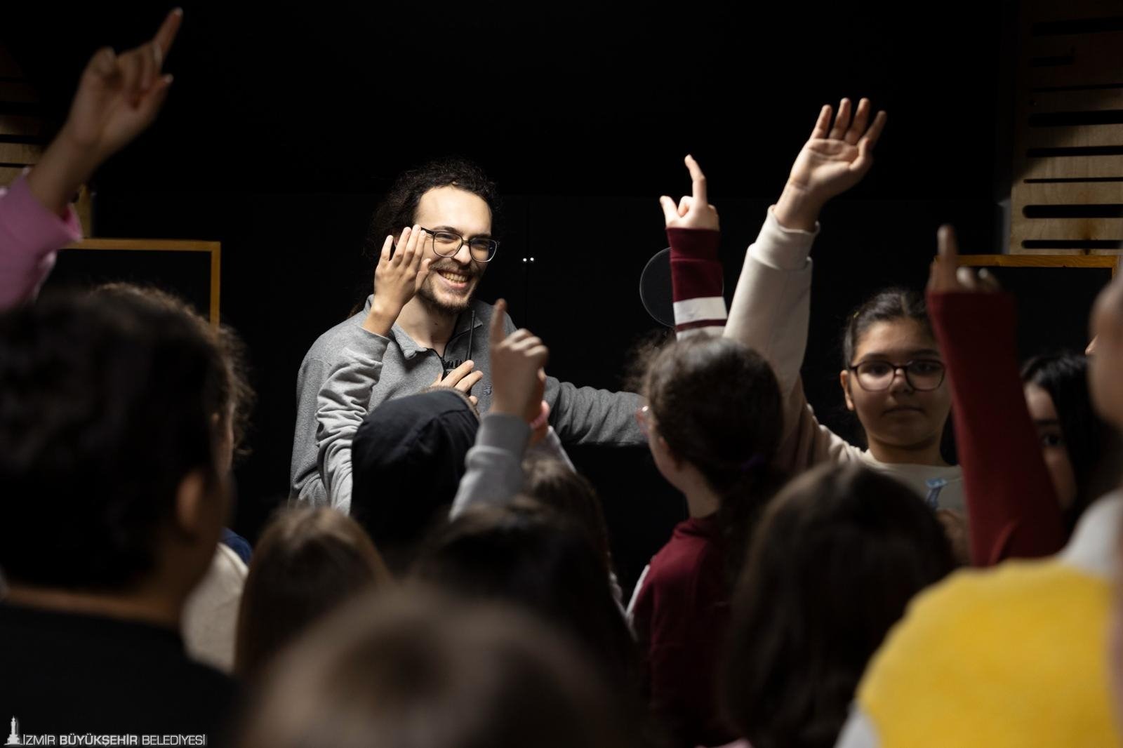 İzmir Çocuk Meclisi Üyeleri Stüdyoda Podcast Yaptı 1