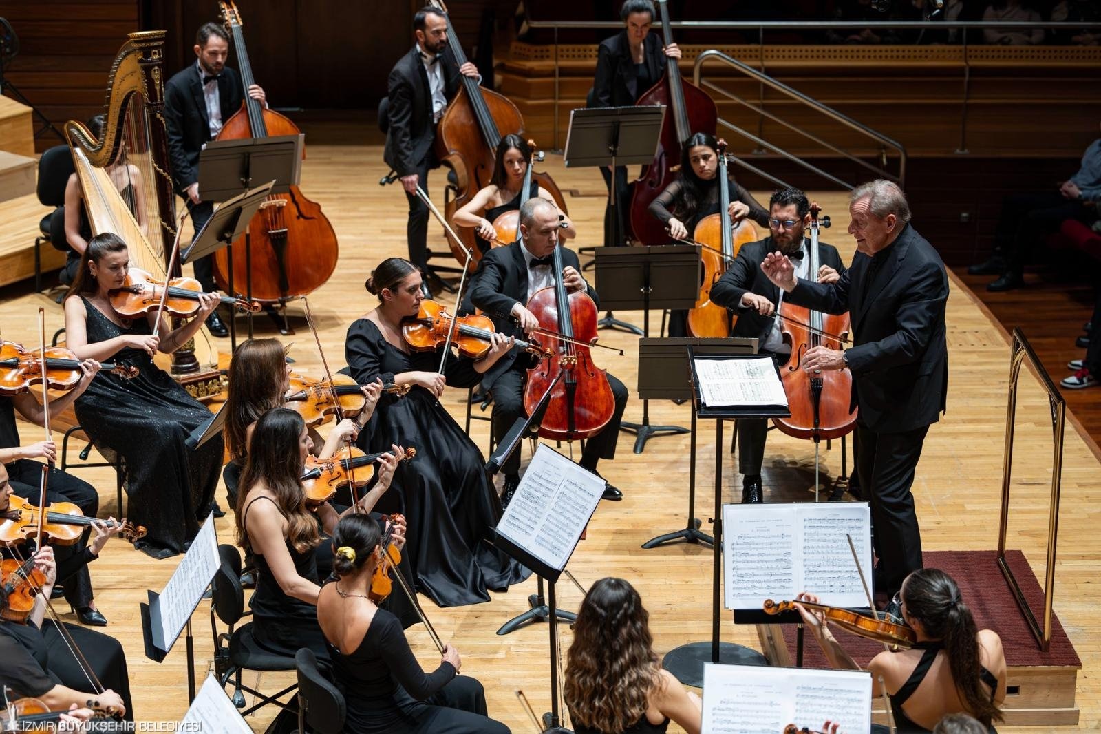 İzmir Oda Orkestrası’ndan Aassm’de Klasik Müzik Şöleni 33
