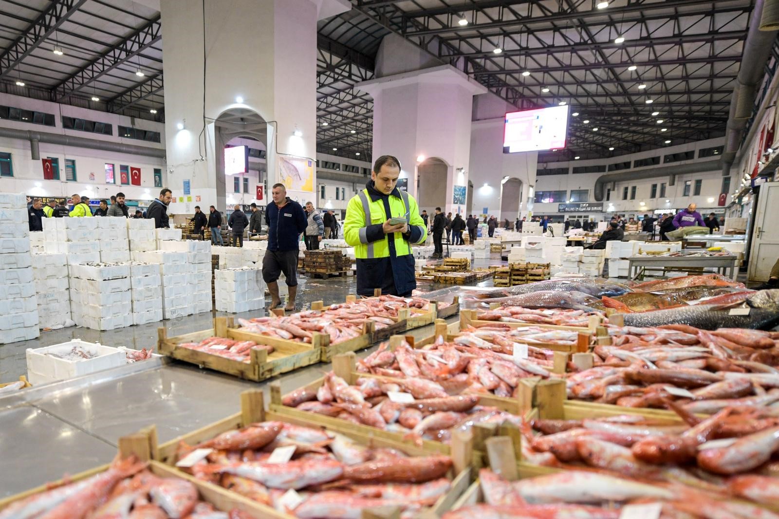 İzmir Su Ürünleri Hali Rekor Kırdı (1)
