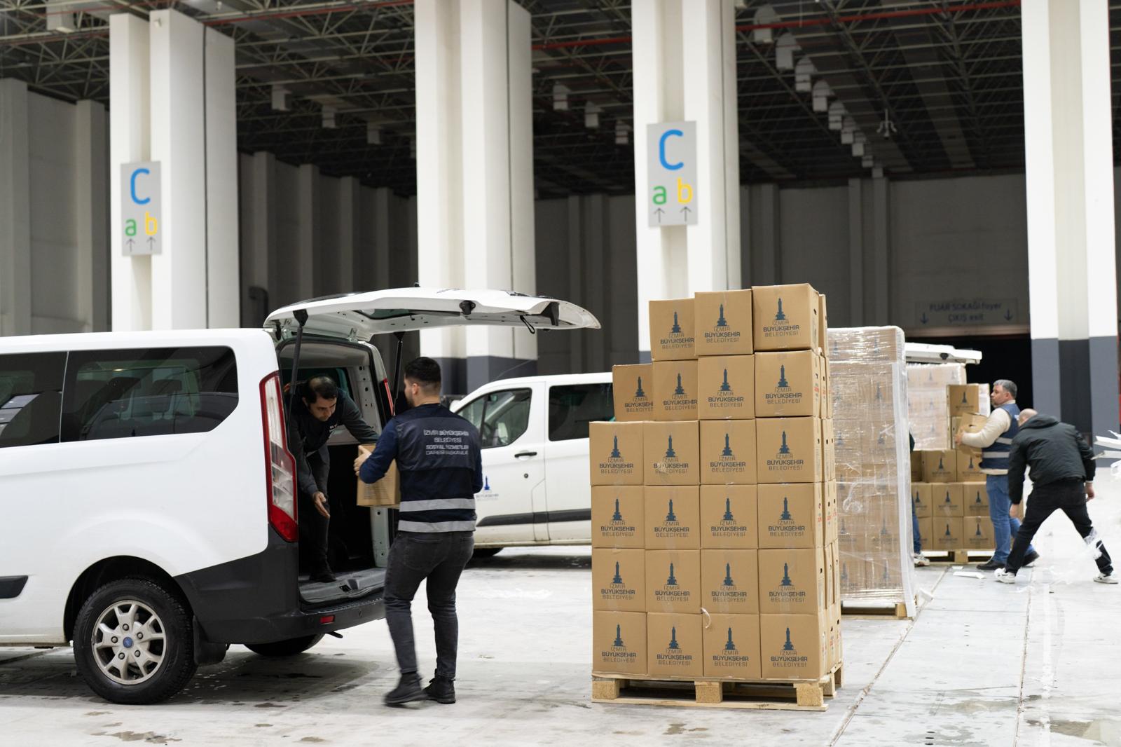 İzmir’de 65 Bin Haneye Ramazan Gıda Desteği Başladı (8)