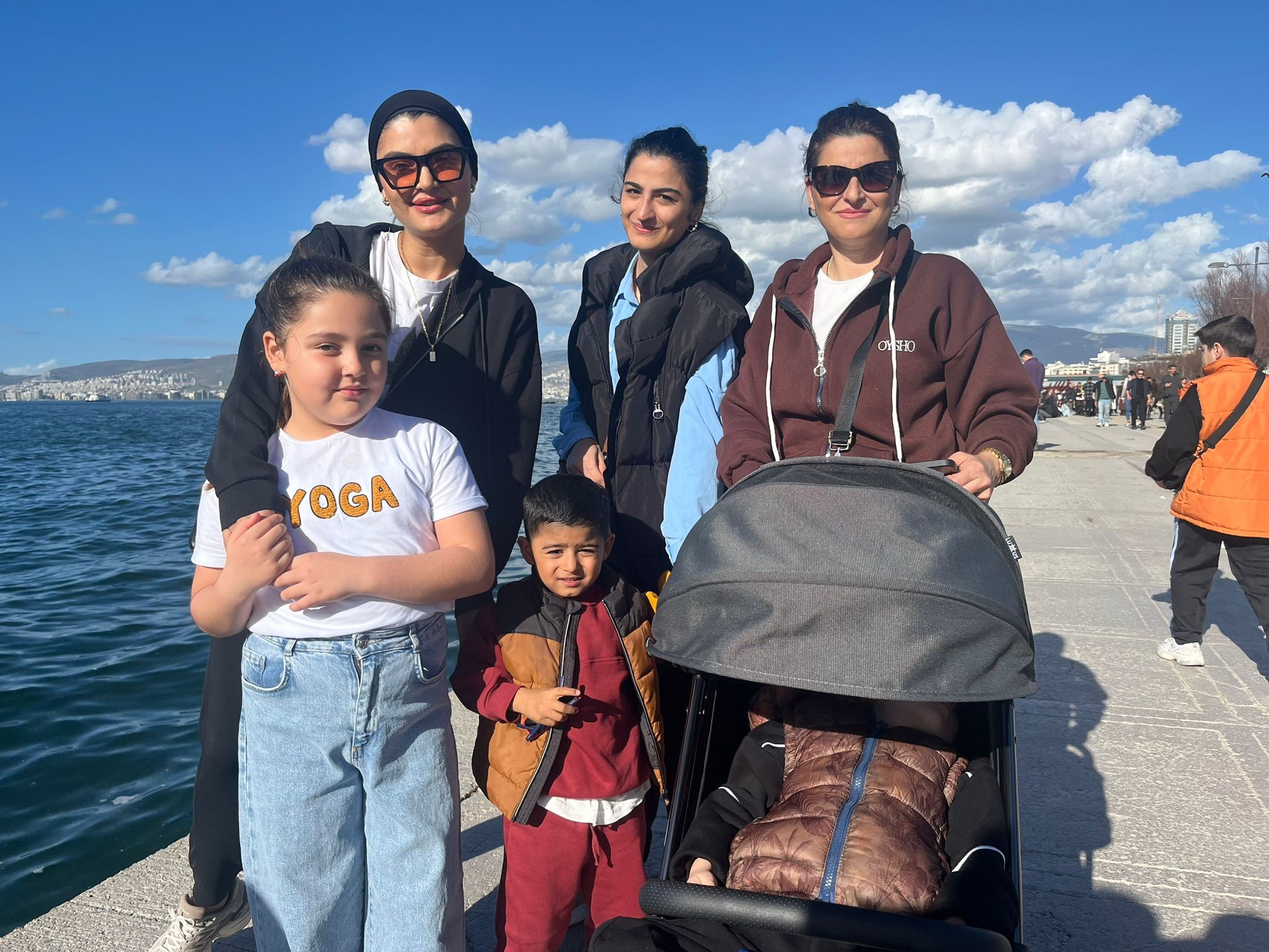 İzmir’de Güneş Yüzünü Gösterdi Sahiller Doldu Taştı (4)