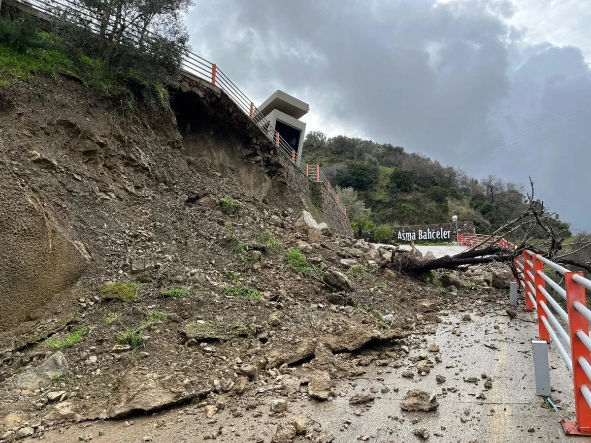 İzmir’de Heyelan Alarmı! Araç Girişleri Durduruldu (3)
