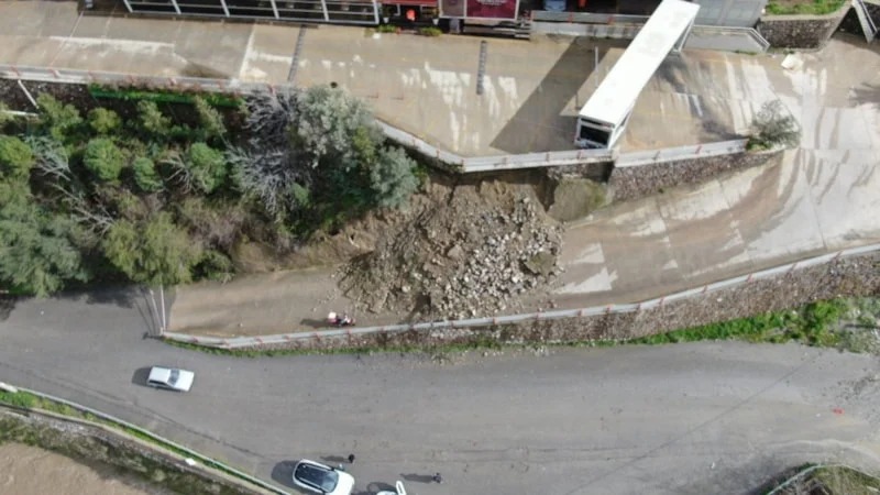 İzmir’de Heyelan Alarmı! Araç Girişleri Durduruldu (4)
