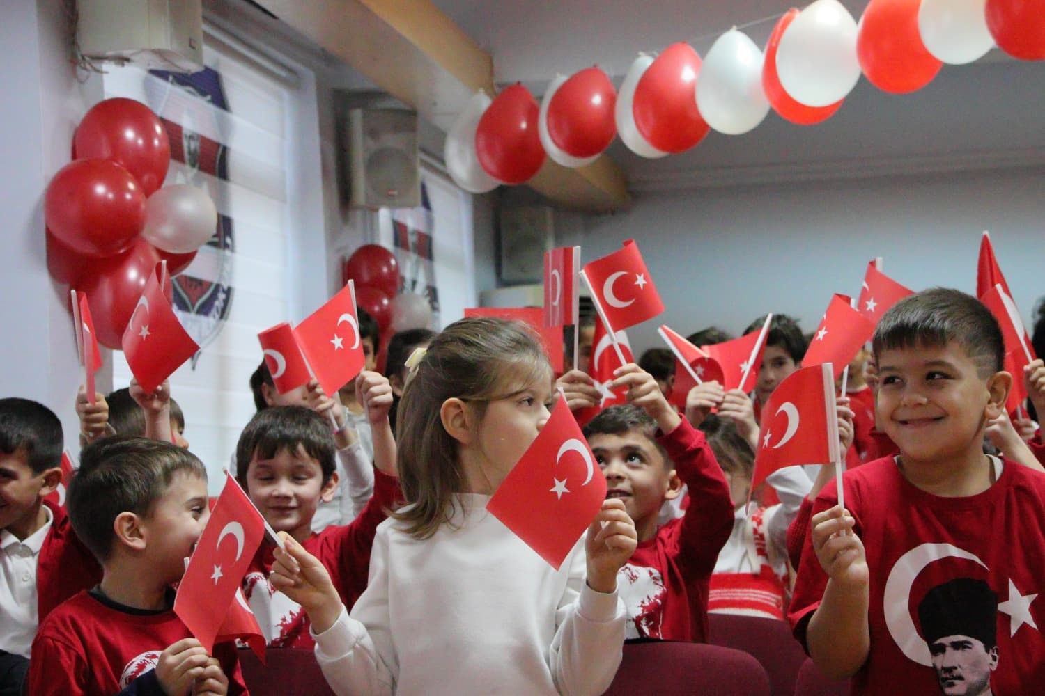 İzmir’de Ikinci Dönem 'Kırmızı Beyaz' Coşkusu Ile Başladı (1)