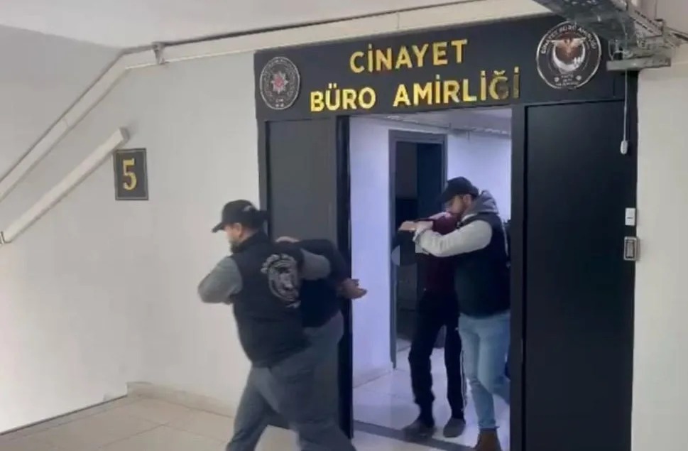 İzmir'de Kanlı Soygun! Yaşlı Adam Hırsızları Engellemek Isterken Canından Oldu (3)