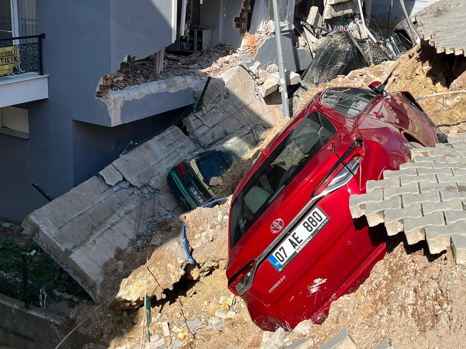 İzmir’de Korku Dolu Anlar 151 Kişi Tahliye Edildi (4)