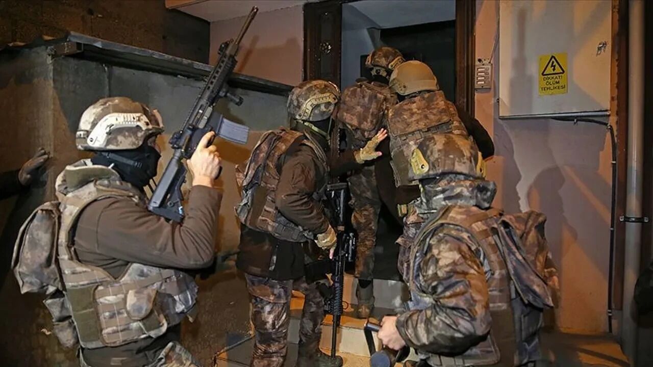 İzmir'de Organize Suç Örgütüne Dev Operasyon! Çok Sayıda Gözaltı-1