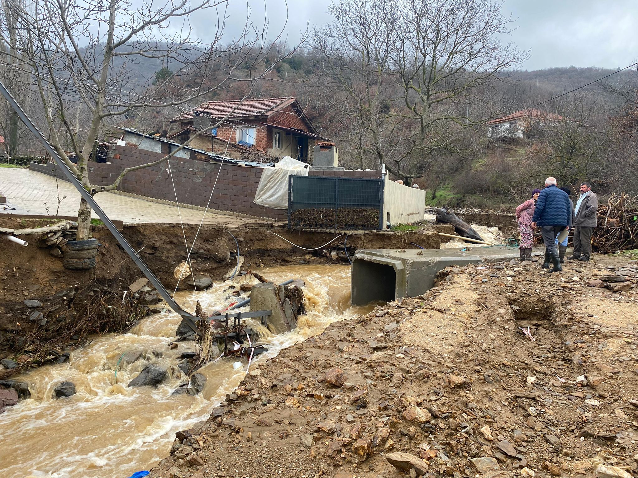 İzmir’de Rekor Yağış! Bozdağ’da Metrekareye 200 Kilo Düştü (5)