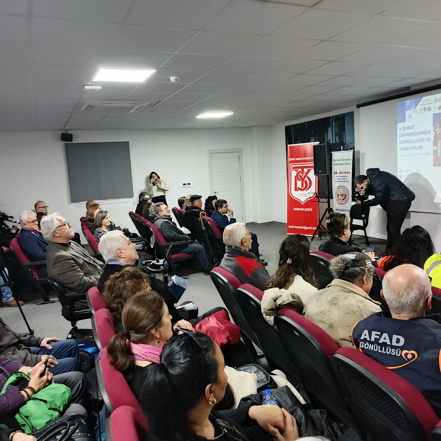 İzmir’de Sivil Toplum 6 Şubat’ta Tek Yürek Oldu (5)