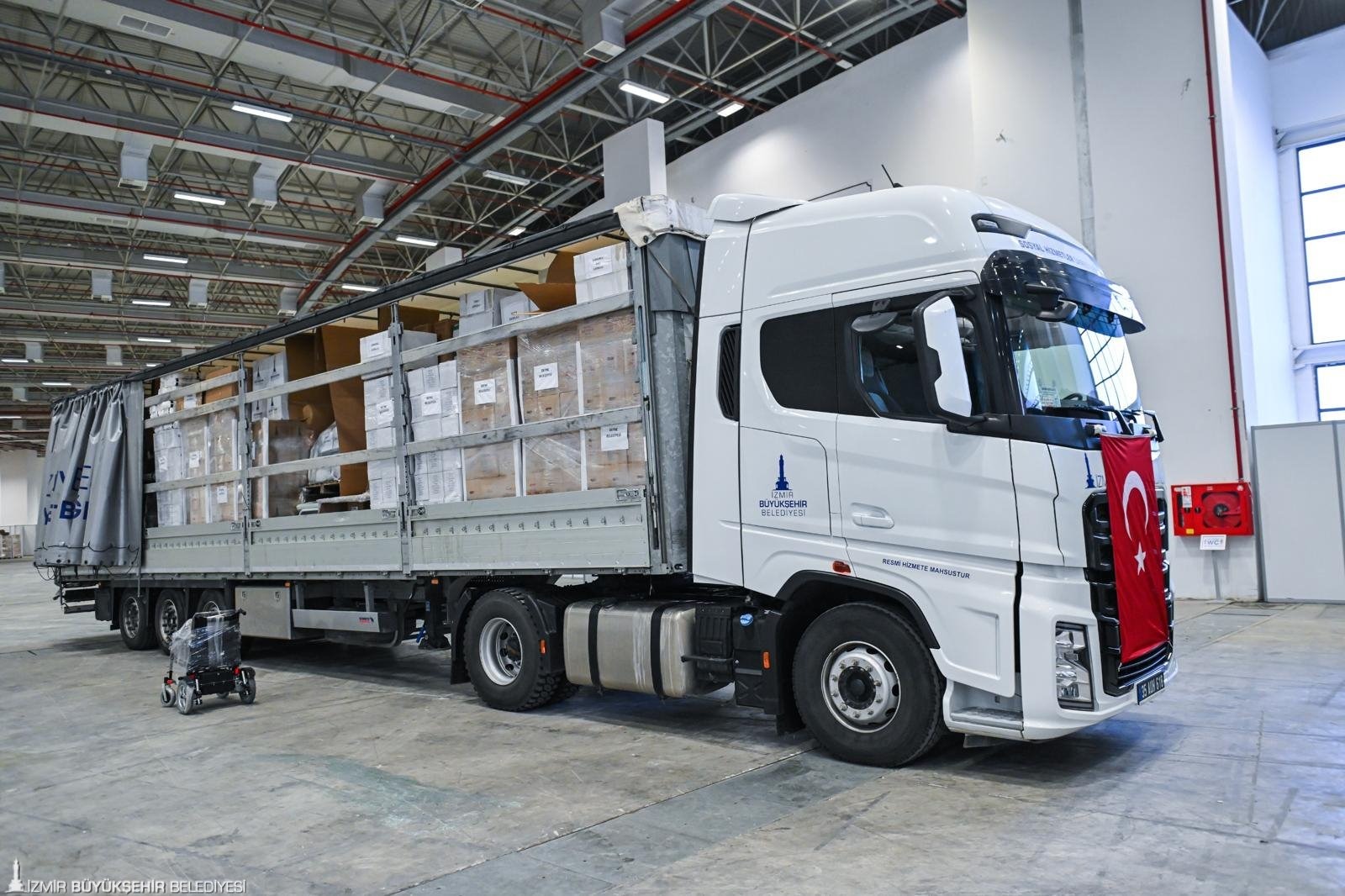 İzmir’den Deprem Bölgesine Umut Yüklü Yardım Konvoyu