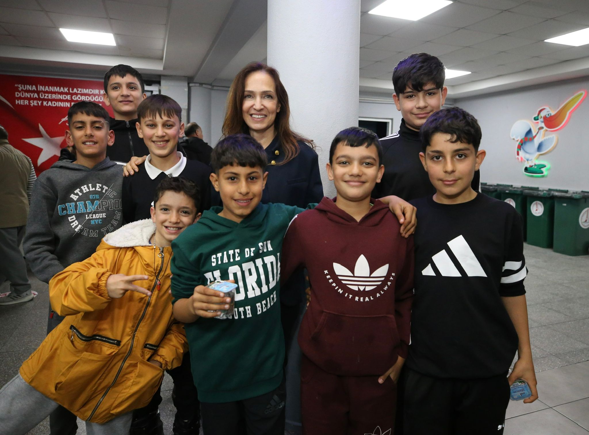 Karşıyaka Belediyesi, Ramazan Ayının Ilk Iftar Programında Cumhuriyet Mahallesi Sakinlerini Aynı Sofrada Buluşturdu. (5)