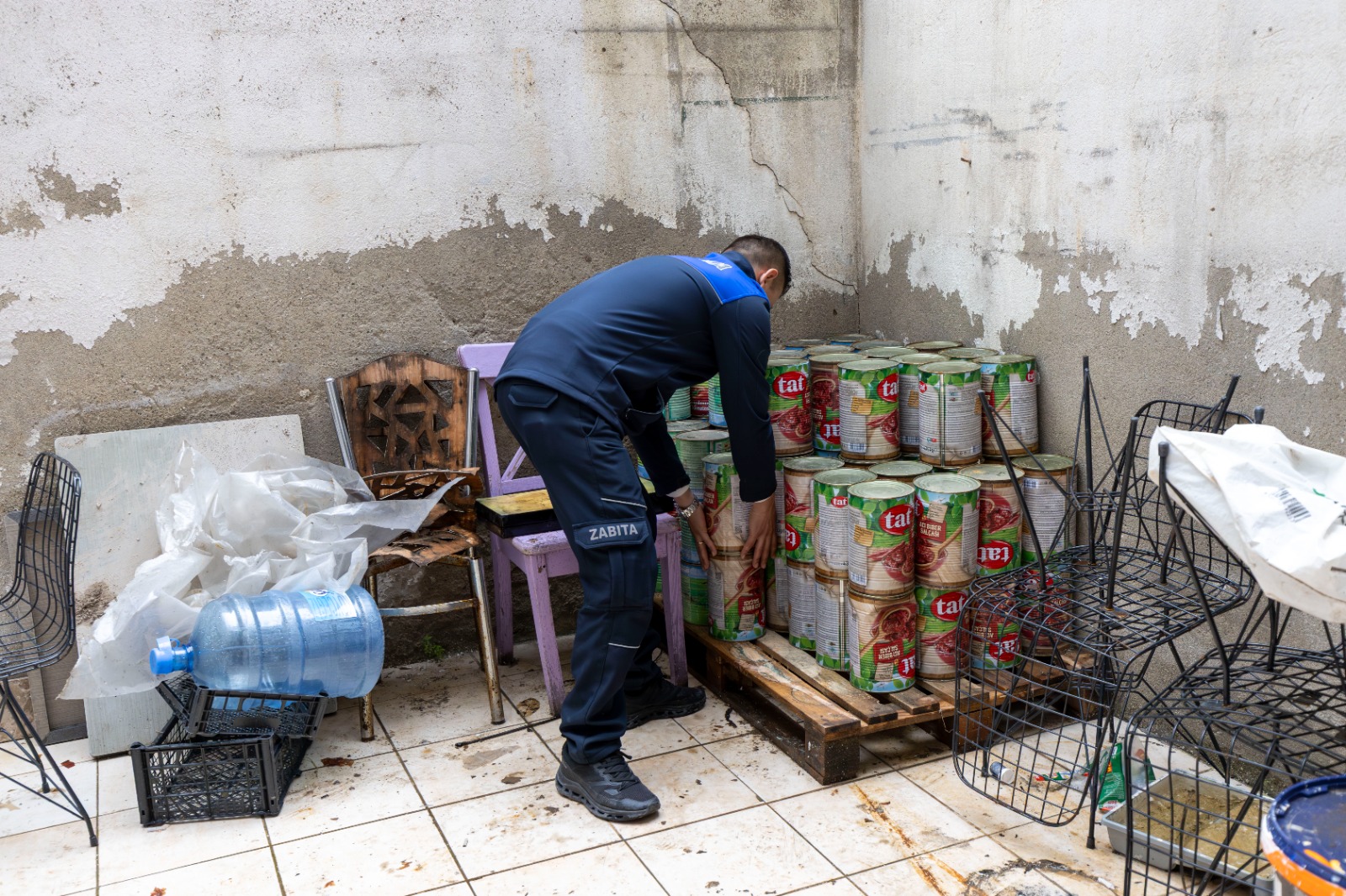 Karşıyaka’da Merdiven Altı Imalathaneye Baskın (1)