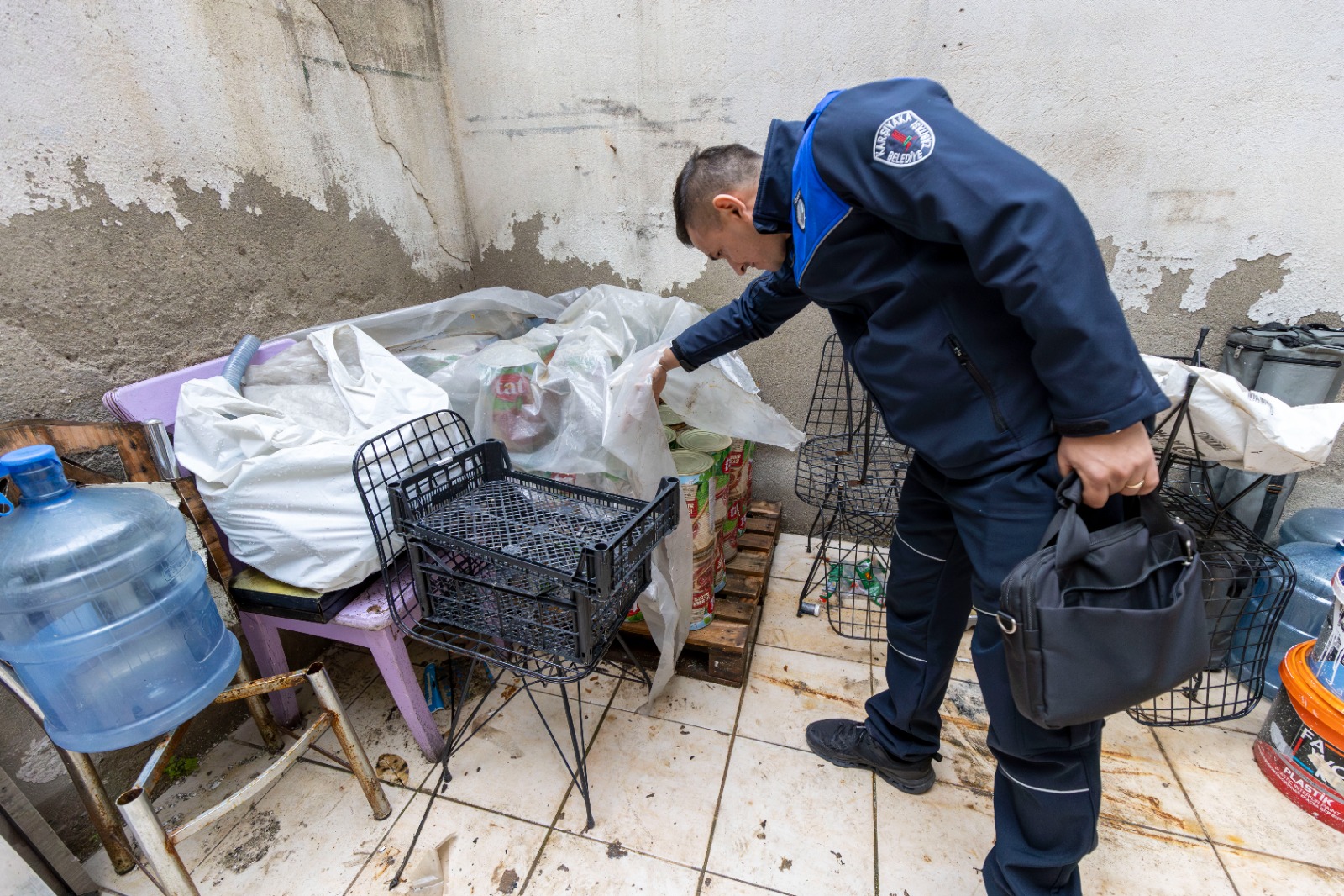 Karşıyaka’da Merdiven Altı Imalathaneye Baskın (2)