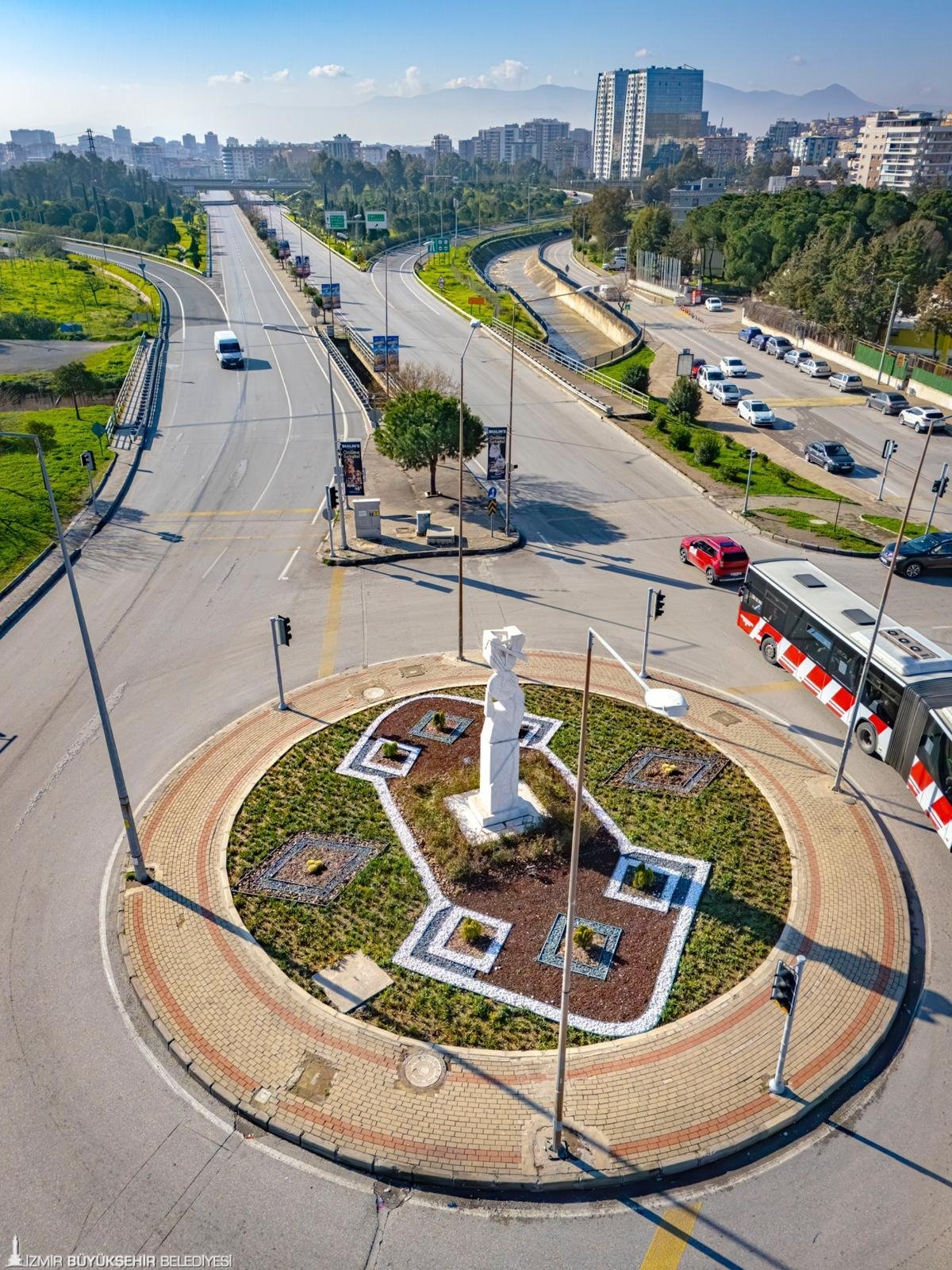 Kavşaklar Sanat Eserine Dönüşüyor 33