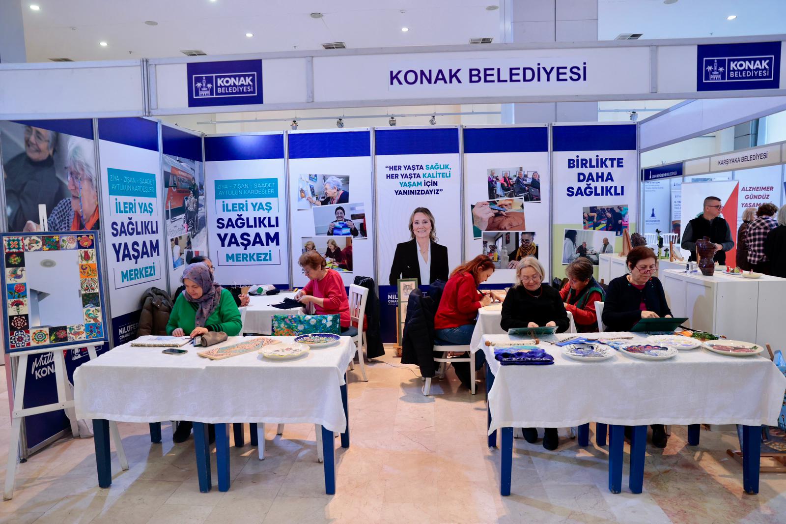 Konak Belediyesi, İleri Yaş Sağlıklı Yaşam Merkezi Üyeleriyle Pal Expocare Yaşlı Bakım Ve Sağlıklı Yaş Alma Fuarı’nda Dikkat Çeken Bir Performans Sergiliyor. (6)