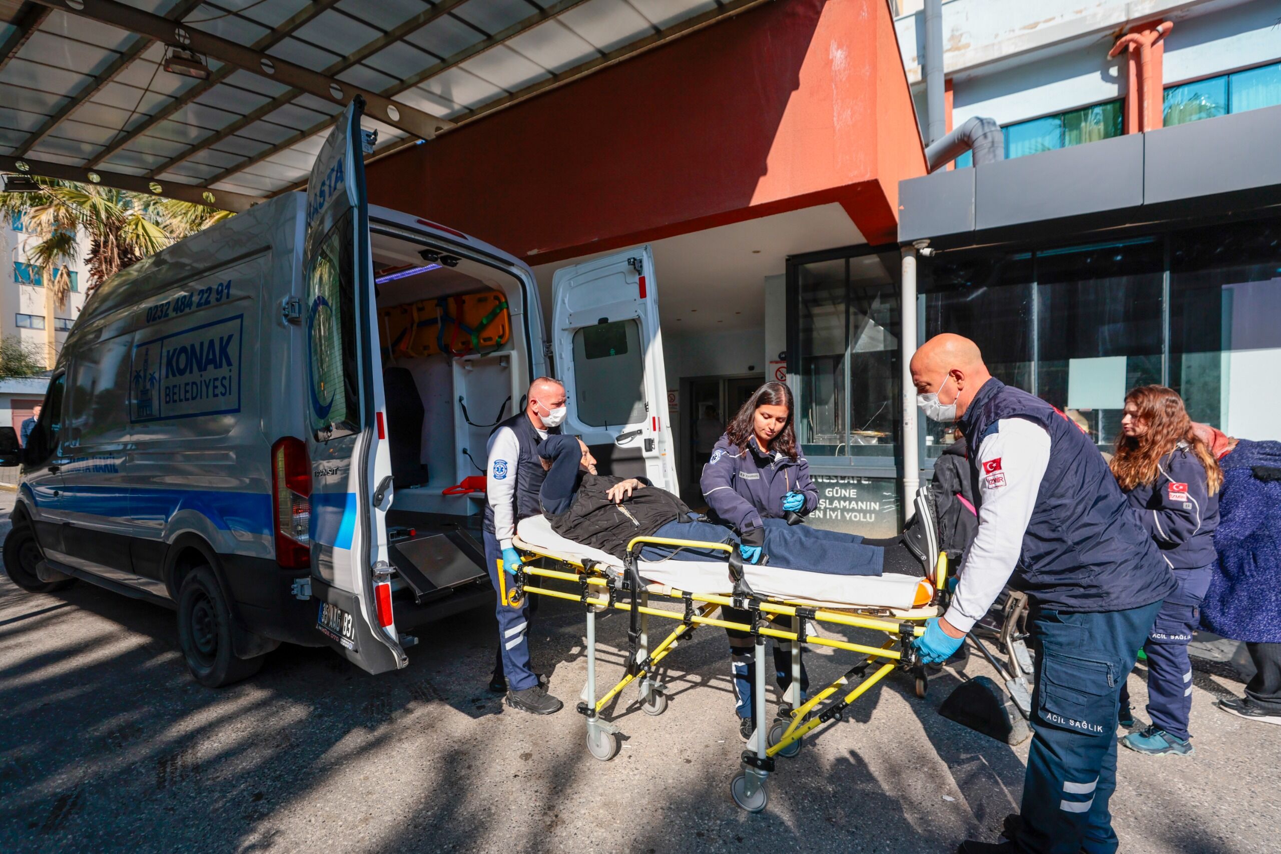 Konak’ta Ambulans Hizmeti Yüzleri Güldürüyor (3)