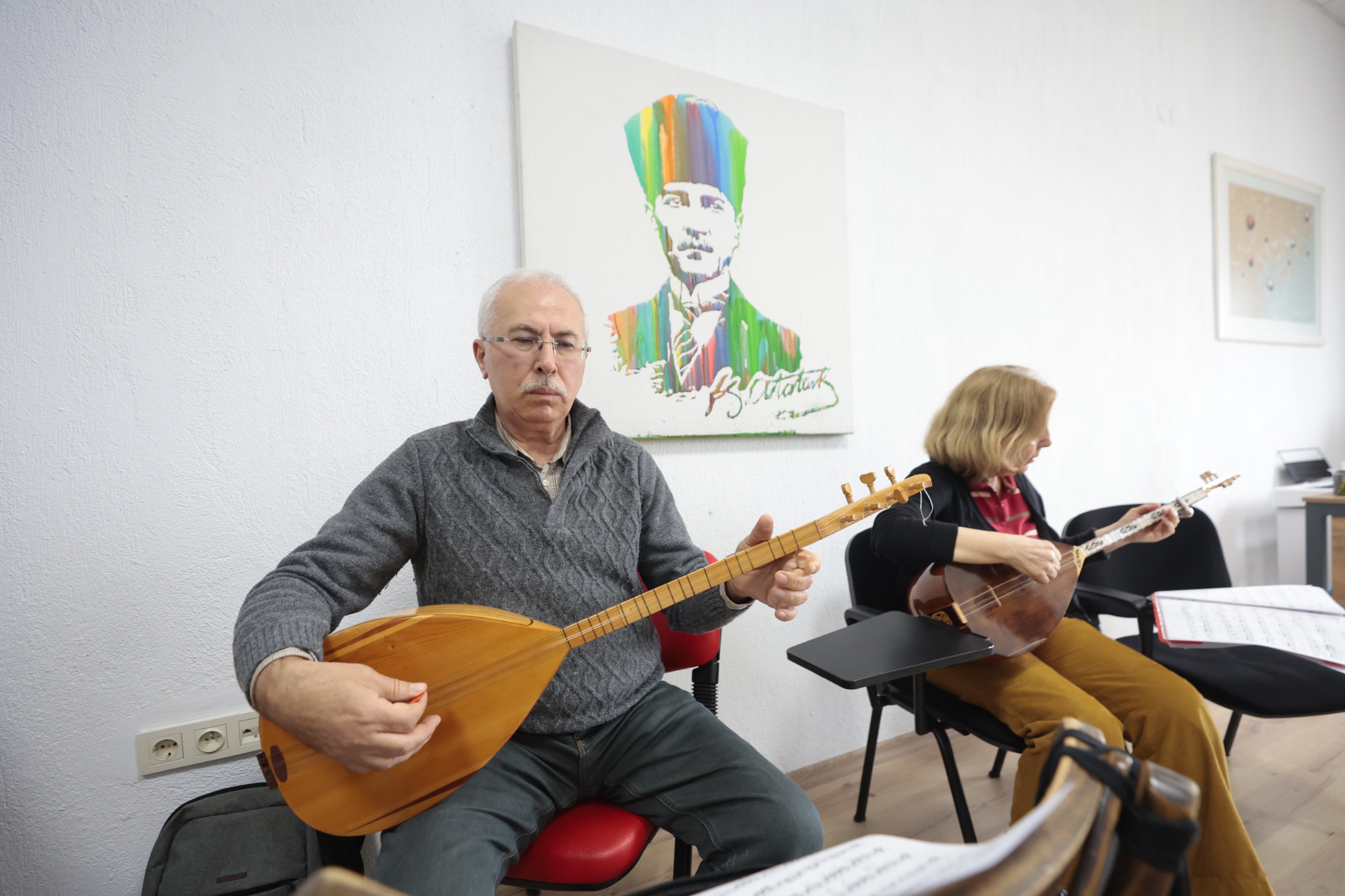 Konak’ta Bağlama Büyüsü Herkes Kursa Koşuyor! (1)