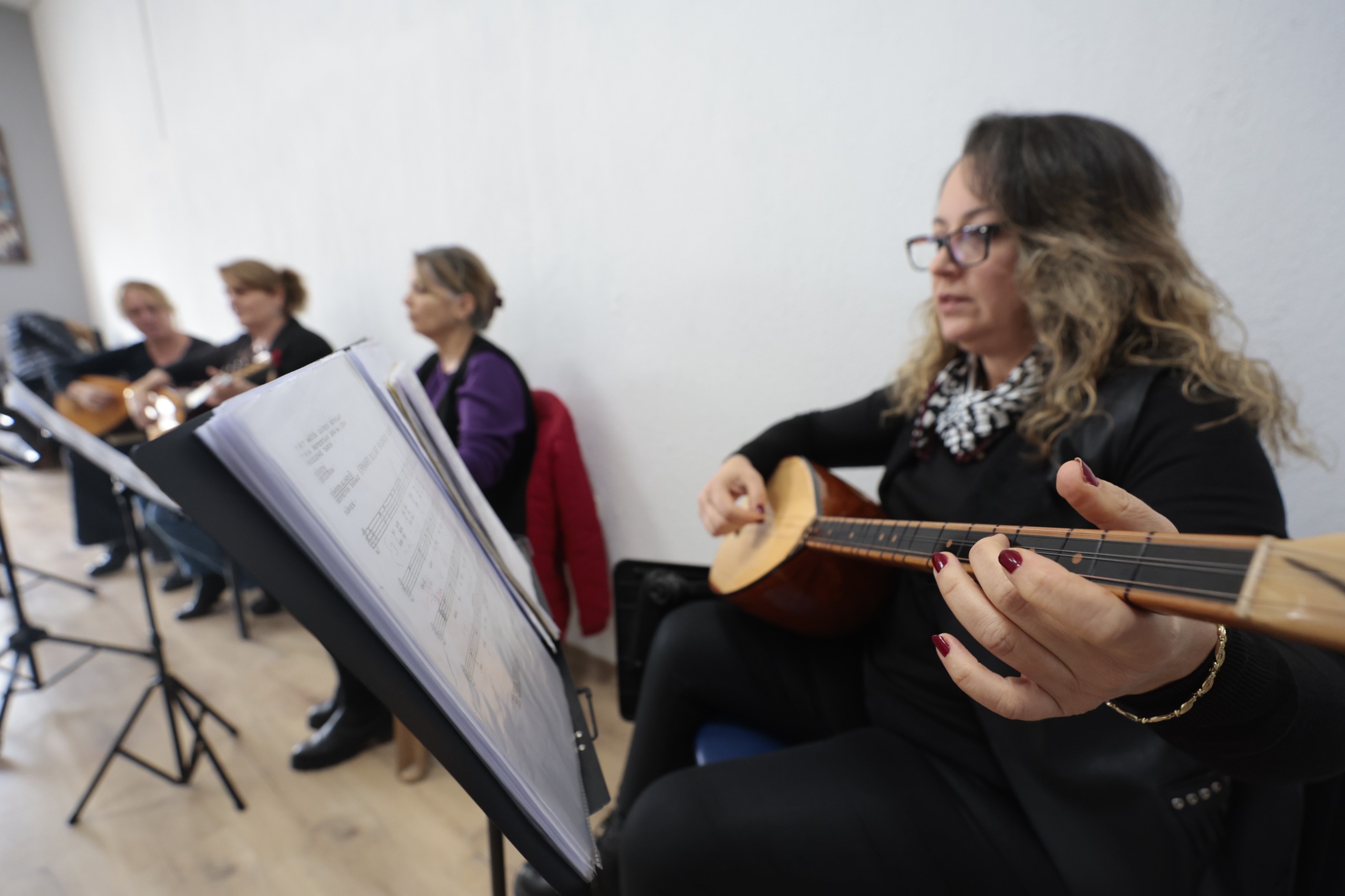 Konak’ta Bağlama Büyüsü Herkes Kursa Koşuyor! (5)