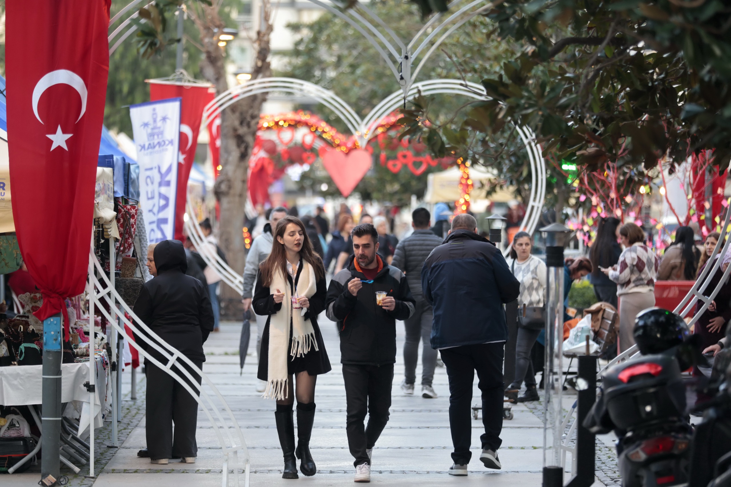 Konak’ta Sevgililer Günü Kermesi Kapılarını Açtı (7)