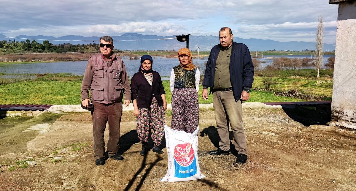 Leyleği Ilk Görene 1 Çuval Un Verildi (5)