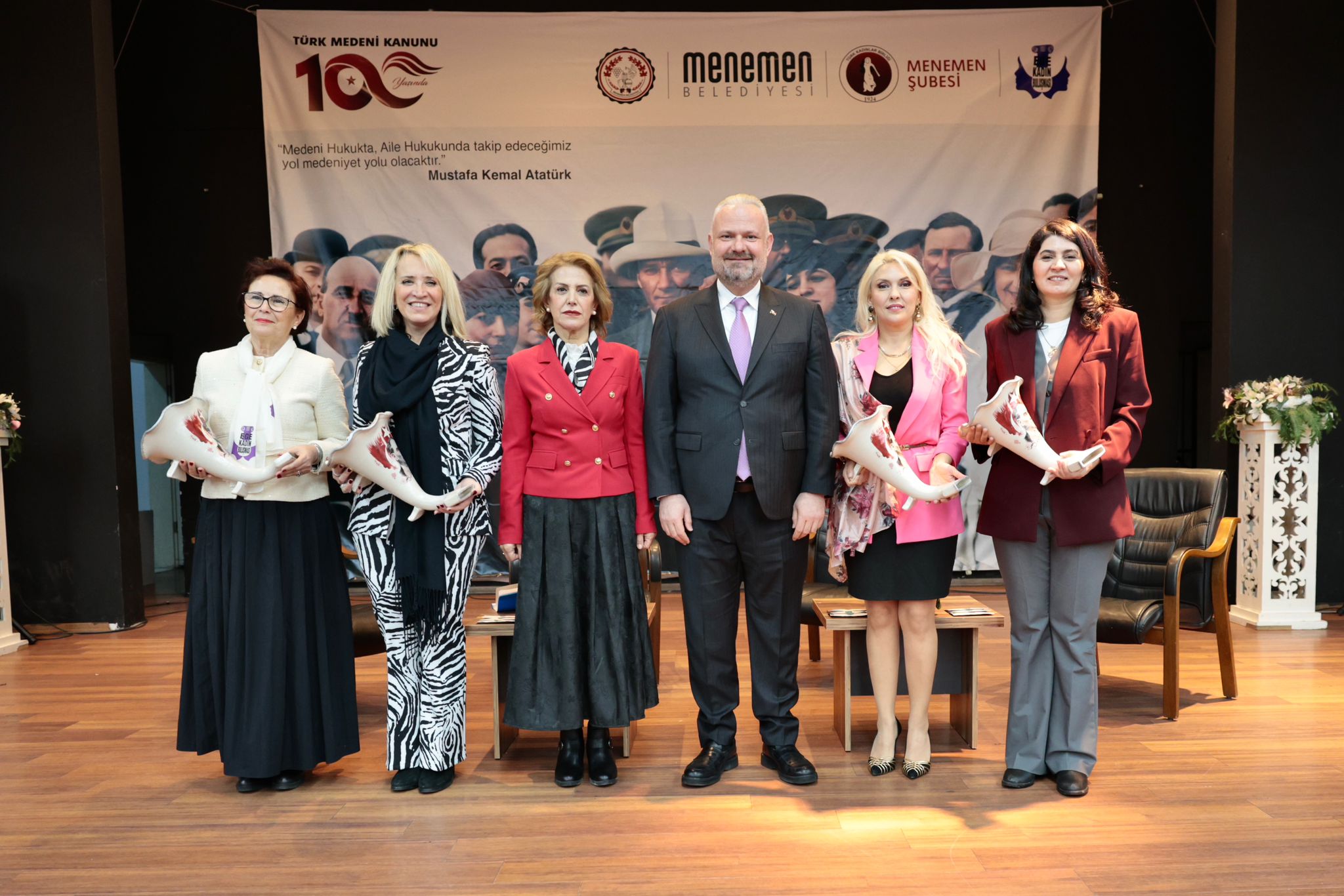 Menemen, Türk Medeni Kanunu’nun Kabulünün 100. Yıl Dönümü Dolayısıyla Düzenlenen Anlamlı Bir Panele Ev Sahipliği Yaptı. (1)