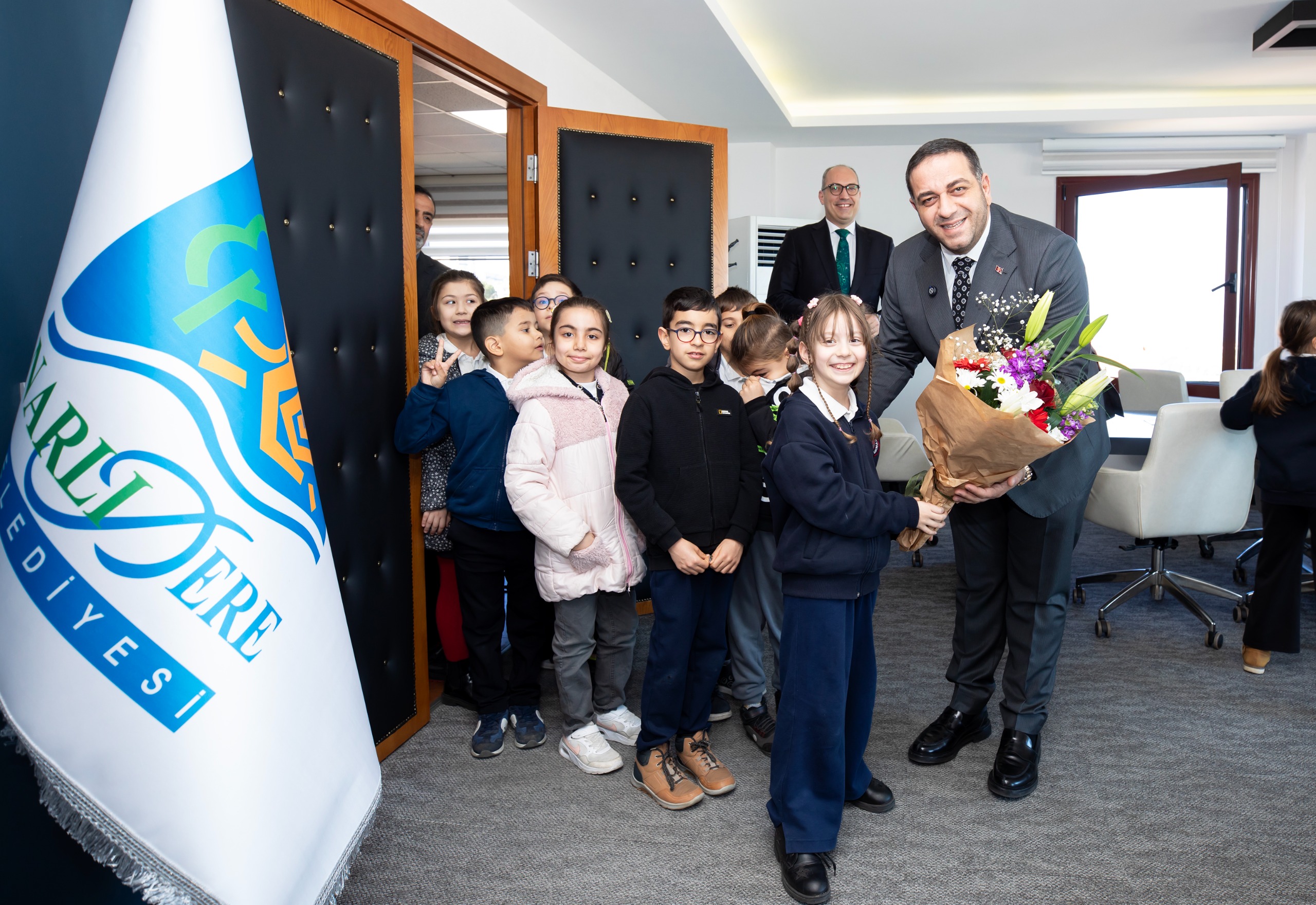 Minik Öğrenciler Başkanlık Makamını Baştan Aşağı Keşfetti! (1)