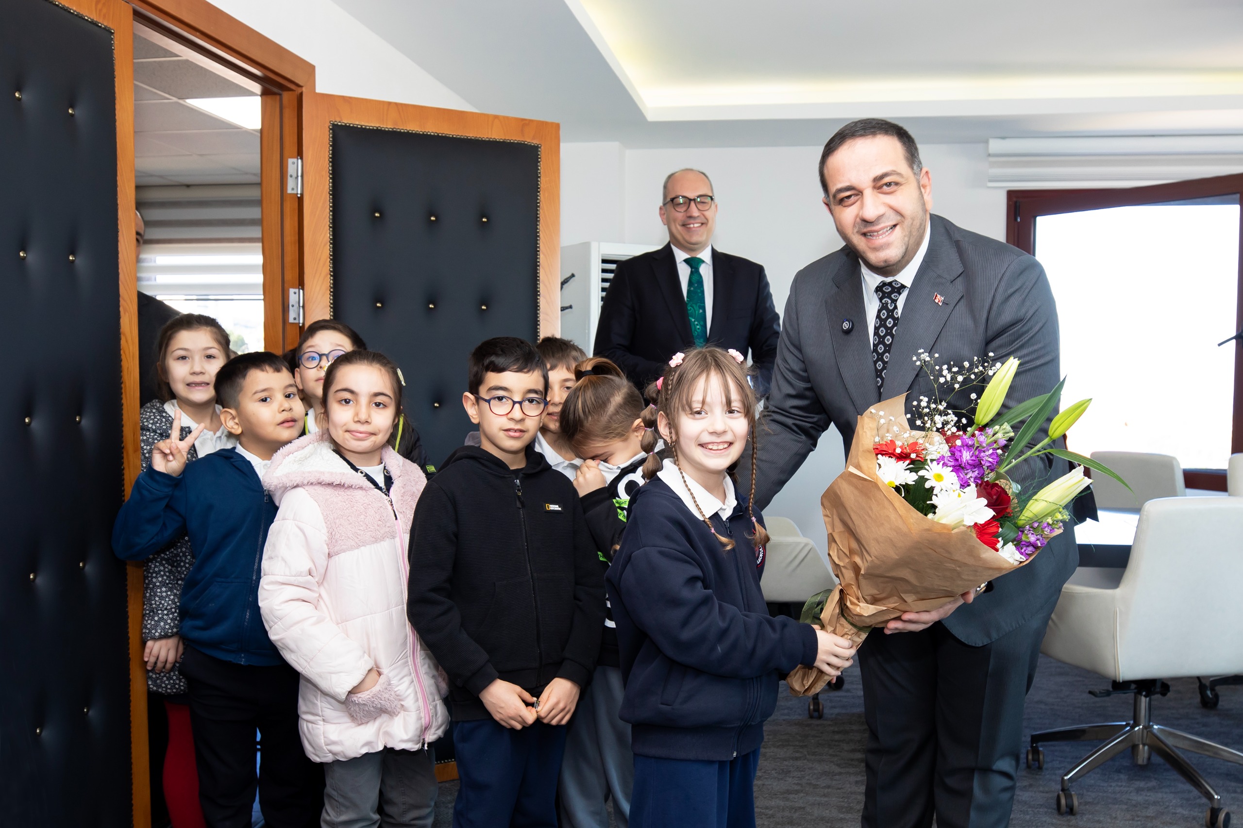 Minik Öğrenciler Başkanlık Makamını Baştan Aşağı Keşfetti! (3)