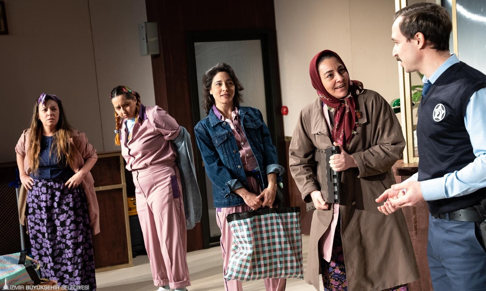 'Mor Şalvar' Sahne Alacak 33