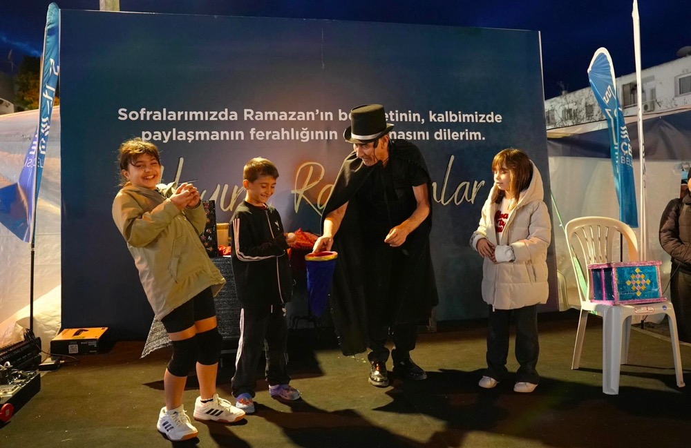 Sahildeki Ilçede Ramazan Sofraları Dolup Taştı İlk Üç Günde Yüzlerce Kişi Buluştu (2)