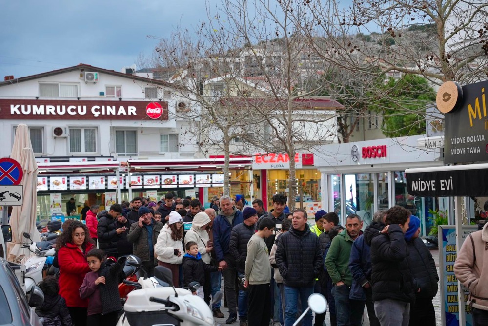 Sahildeki Ilçede Ramazan Sofraları Dolup Taştı İlk Üç Günde Yüzlerce Kişi Buluştu (4)