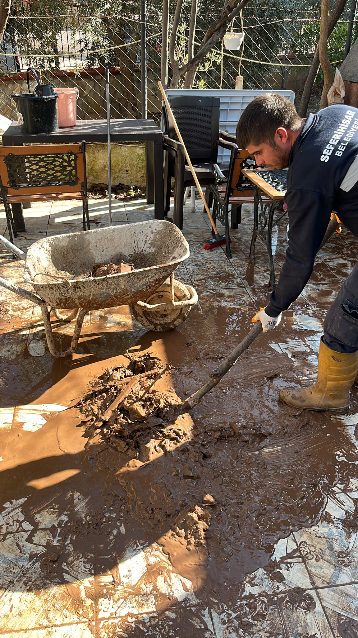 Seferihisar’da Sel Ve Fırtına Sonrası Seferberlik (3)