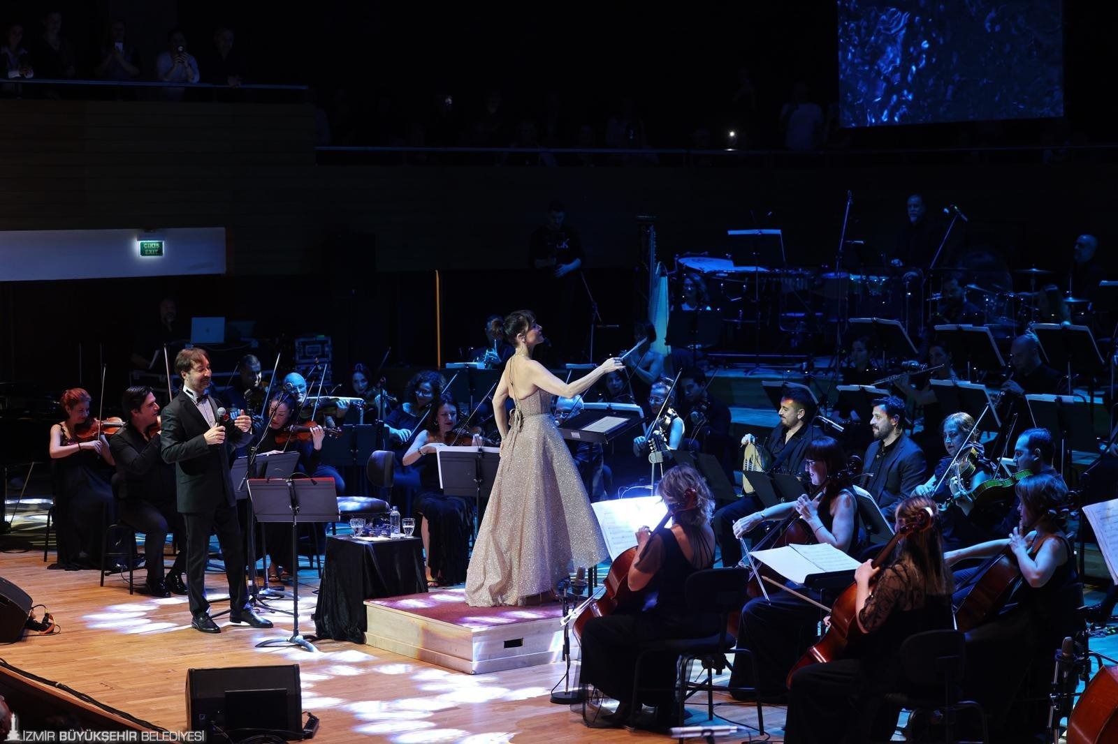 Şevval Sam Hem Söyledi Hem Yönetti 22