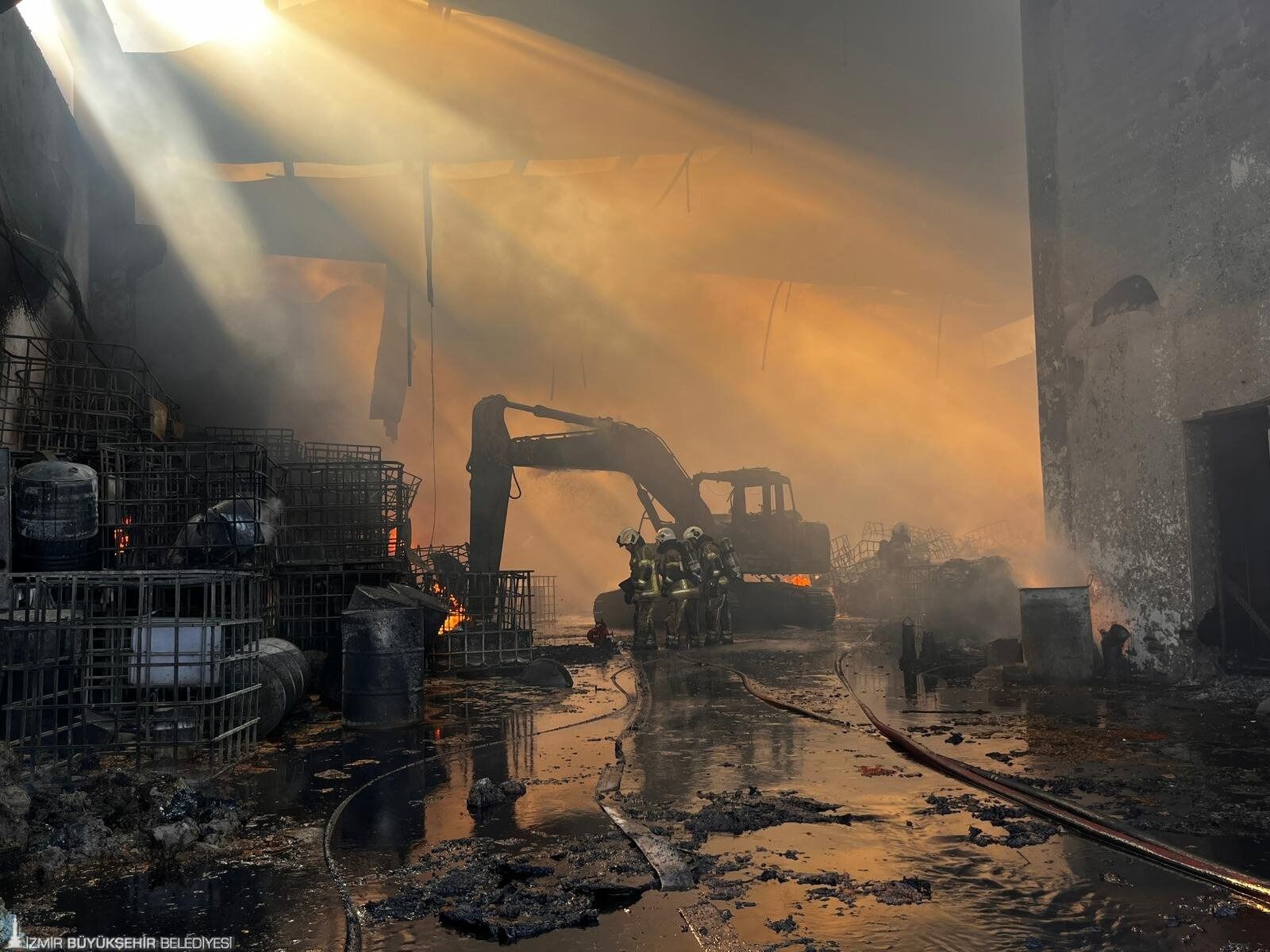 Torbalı’daki Fabrika Yangını Kontrol Altına Alındı 11