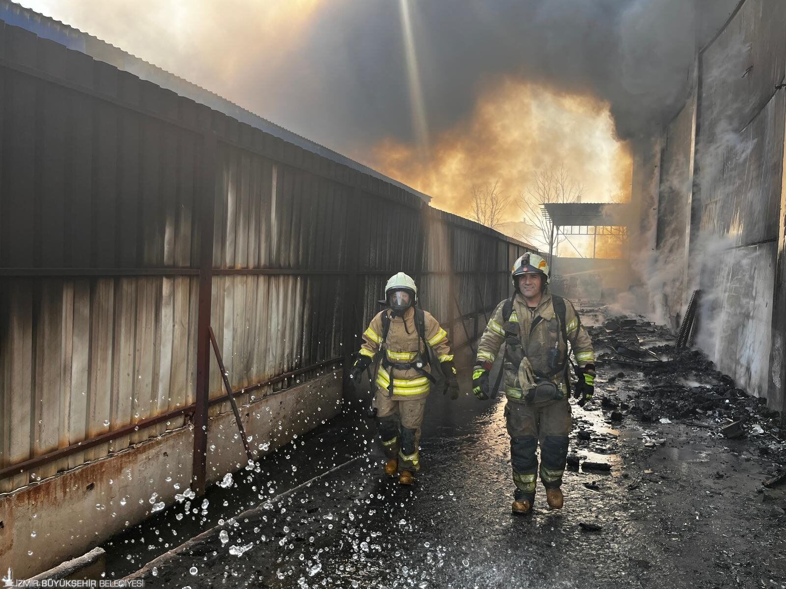 Torbalı’daki Fabrika Yangını Kontrol Altına Alındı 22